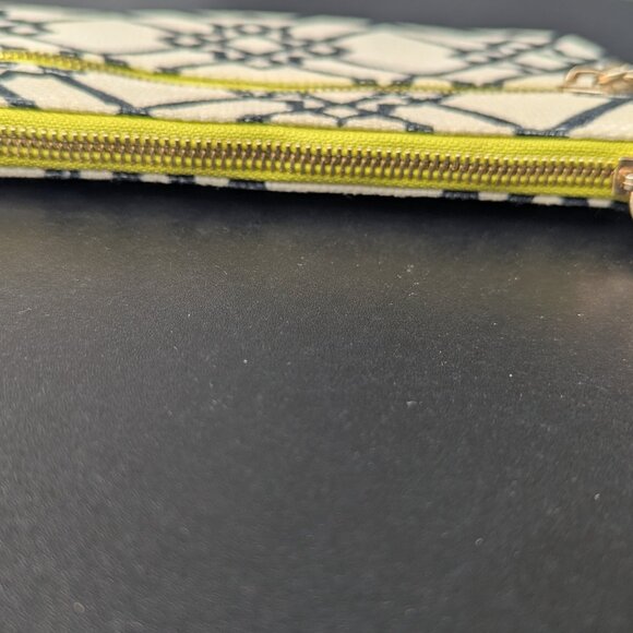 Spartina 449 Large Wristlet Wallet-Geometric Black and Green - Picture 4 of 5